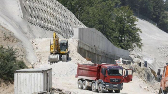 ec969425-9f2f-4724-bcca-fdbaedeeaabd